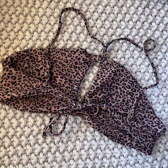 Skatie• ‘Sophie’ Bikini Top in HOUSTON - Picture 5 of 15